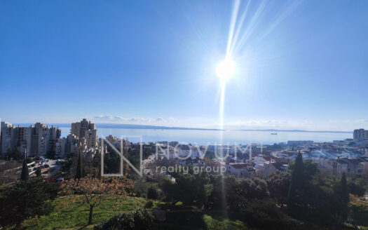 Renovated spacious apartmentfor sale Split with 2 bedrooms with spectacular sea view.