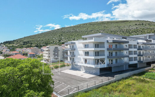 Luxury penthouse for sale with amenities and garage space near Trogir, Seget.