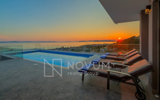 Luxury property for sale in Podstrana with spectacular sea views and spacious plot area with amenities.