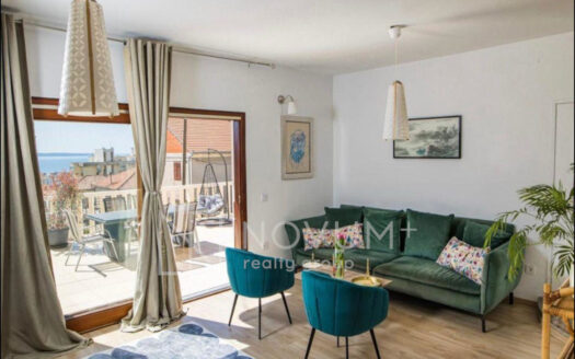 Modern apartment for rent in Split with three bedrooms and two parking spaces.