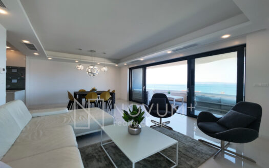 PREMIUM: Luxury 3-bedroom apartment in Podstrana
