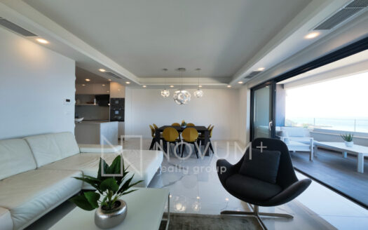 Luxury apartment for sale in Podstrana with 3 bedrooms.