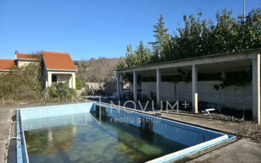 HOUSE FOR SALE DALMATIA: 8.500 m²- Estate with Pool and Tennis Court – Unique Investment Opportunity